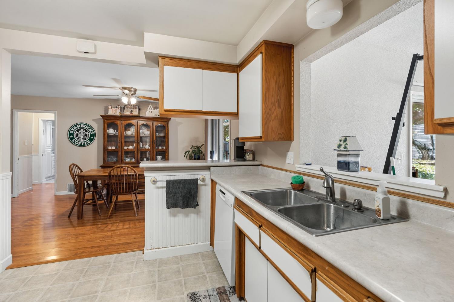 4504 Marble Way Carmichael, CA 95608 - Photo 11 of 36