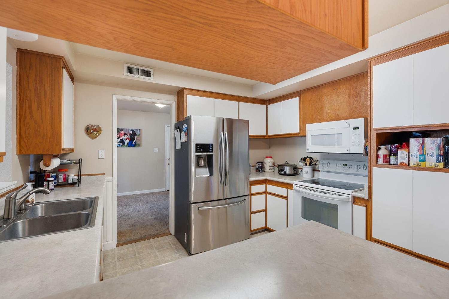 4504 Marble Way Carmichael, CA 95608 - Photo 3 of 36