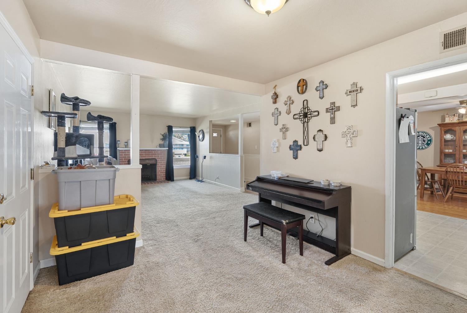 4504 Marble Way Carmichael, CA 95608 - Photo 4 of 36