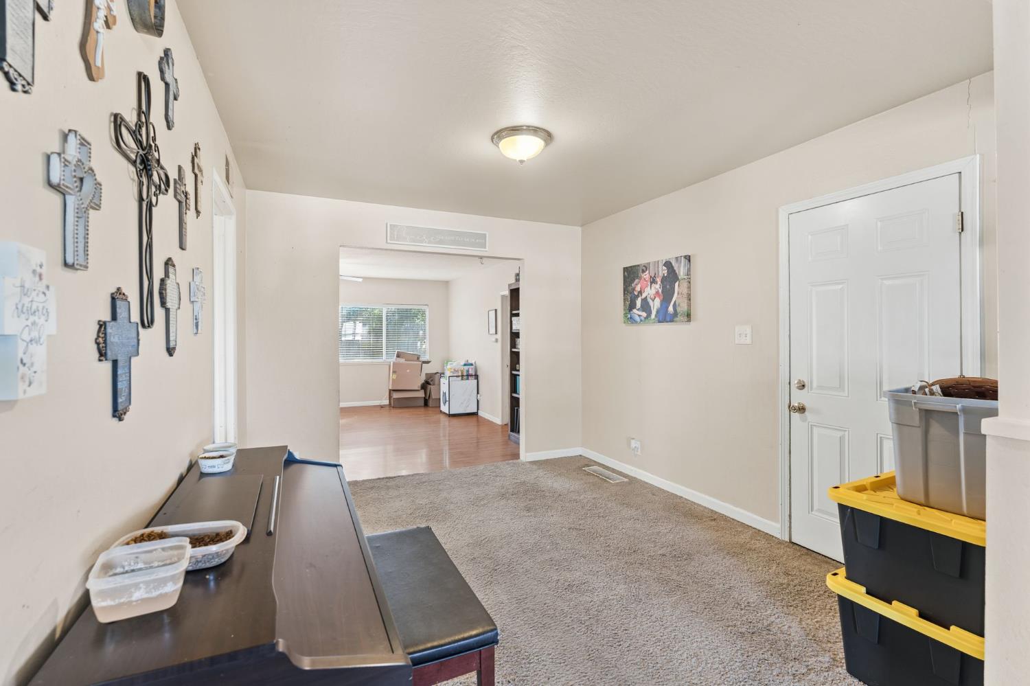 4504 Marble Way Carmichael, CA 95608 - Photo 5 of 36