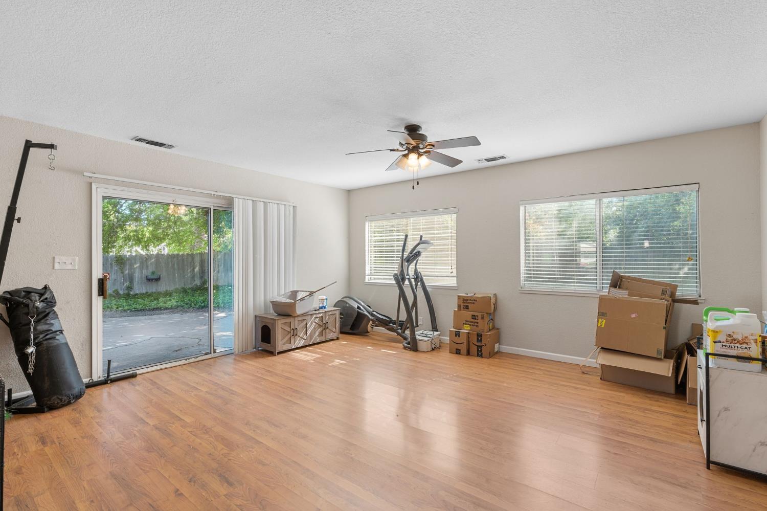 4504 Marble Way Carmichael, CA 95608 - Photo 6 of 36