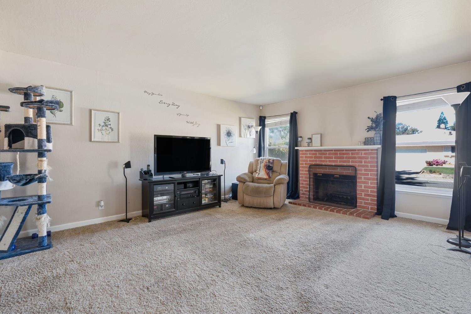 4504 Marble Way Carmichael, CA 95608 - Photo 8 of 36