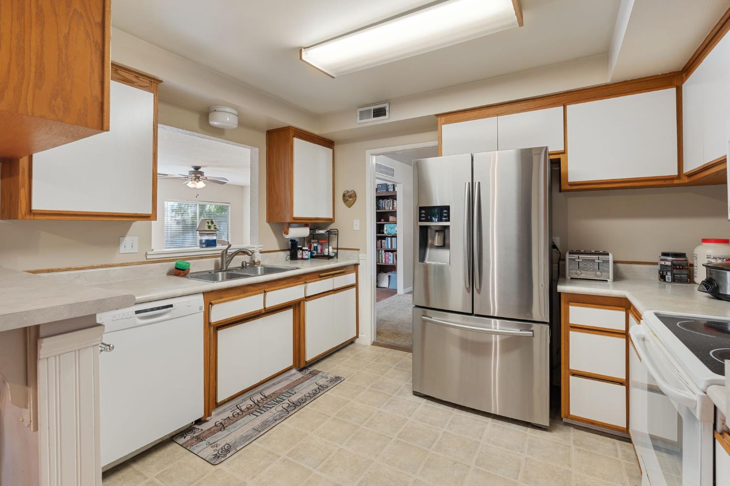 4504 Marble Way Carmichael, CA 95608 - Photo 9 of 36