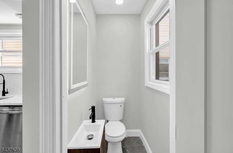 956 Adams Avenue Elizabeth, NJ 07201 - Photo 9 of 23