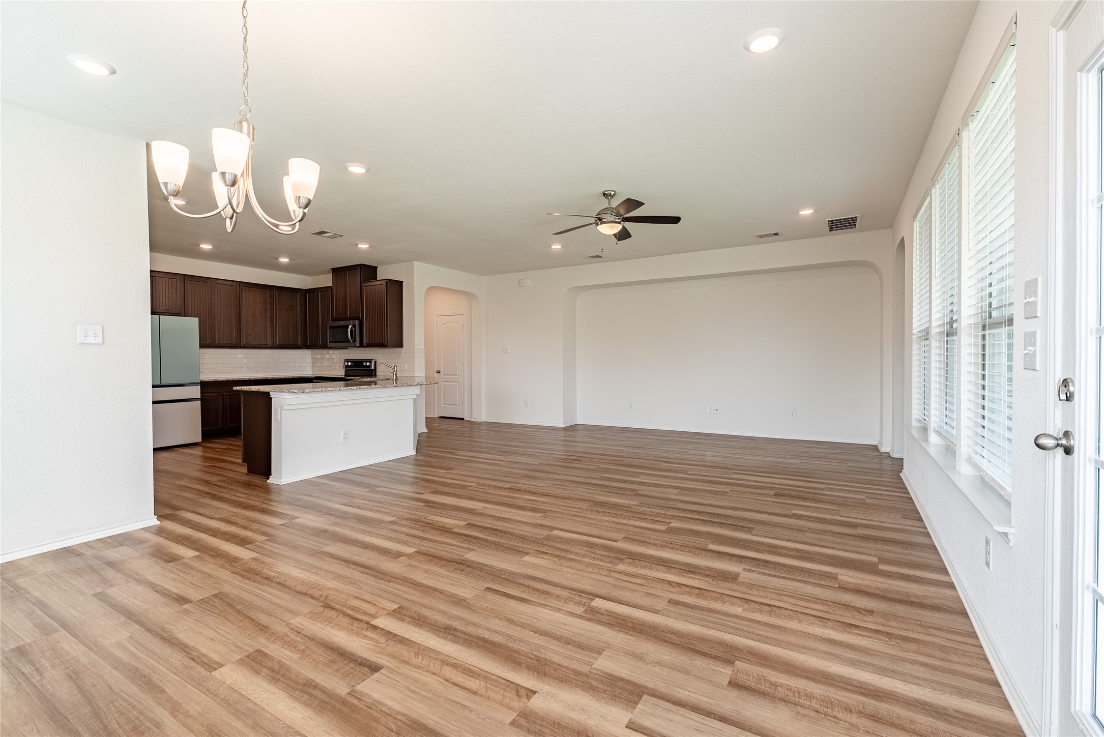 637 Landon Samuel Loop Pflugerville, TX 78660 - Photo 3 of 21
