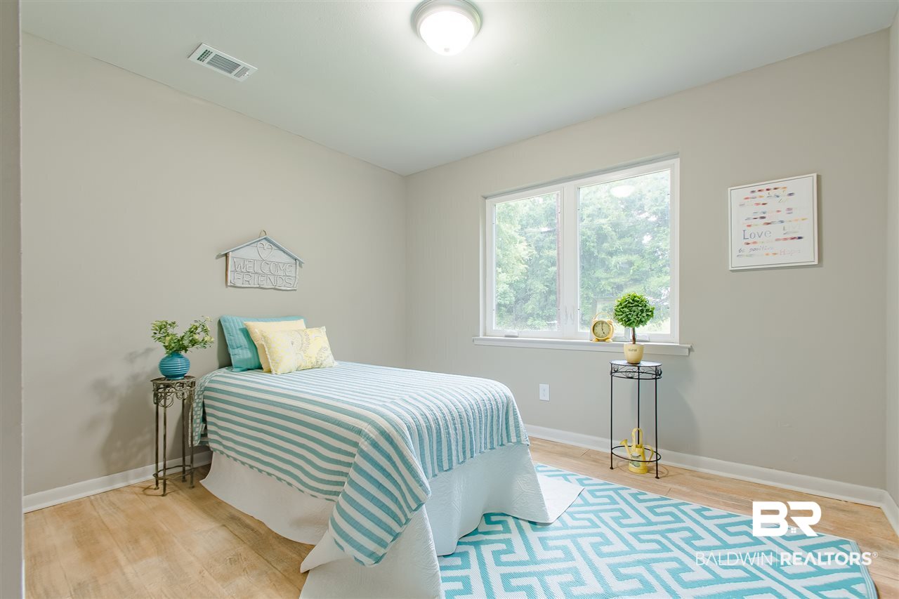 18653 Twin Beech Road South Fairhope, AL 36532 - Photo 16 of 21 Guest Room