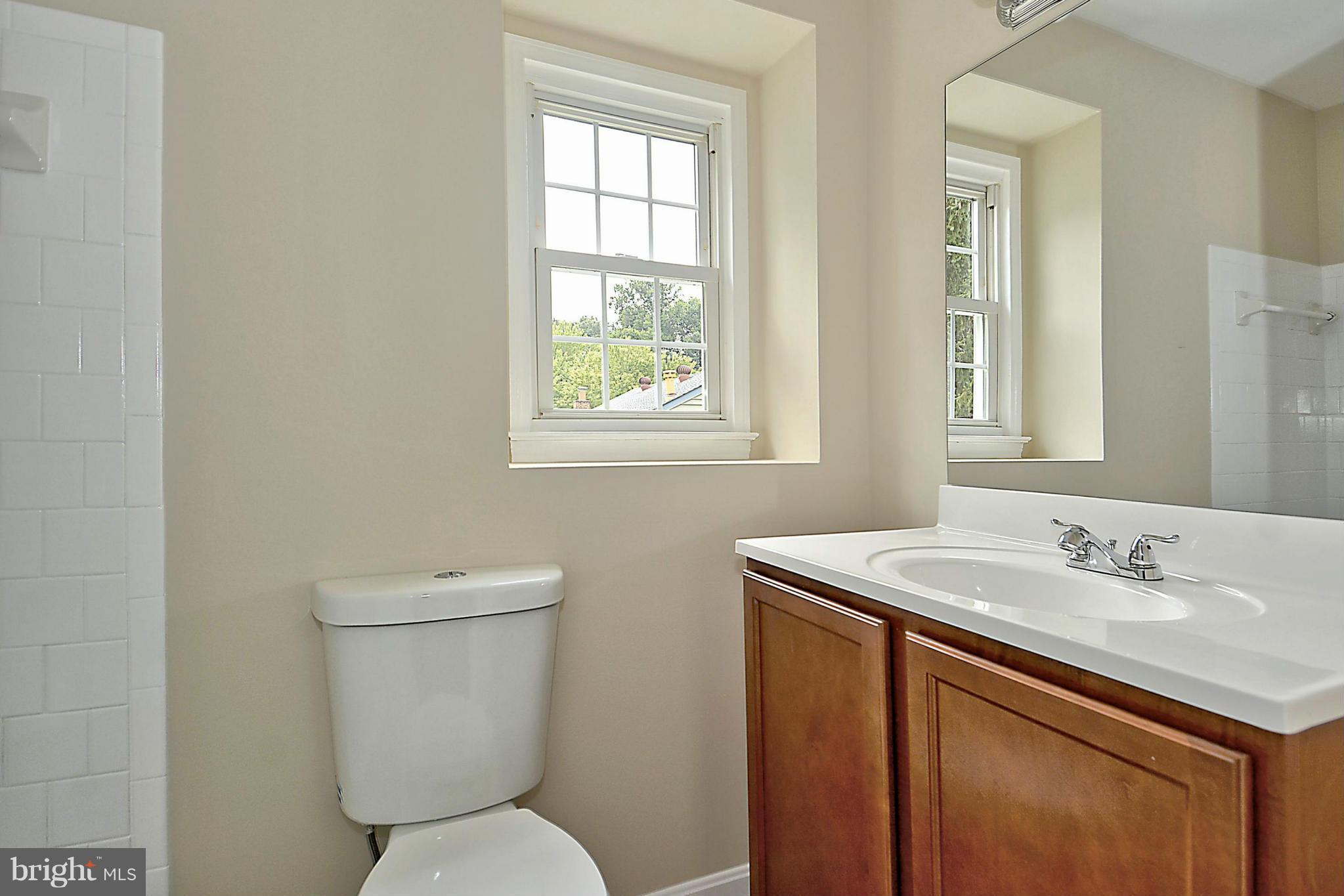 16201 Kent Road Laurel, MD 20707 - Photo 18 of 30 Hall Bathroom Upper Level