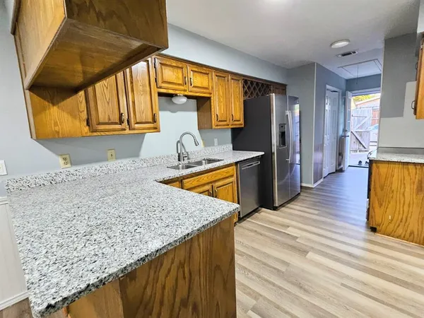 $1,750 | 1124 Kathy Lane, Lewisville, TX 75067