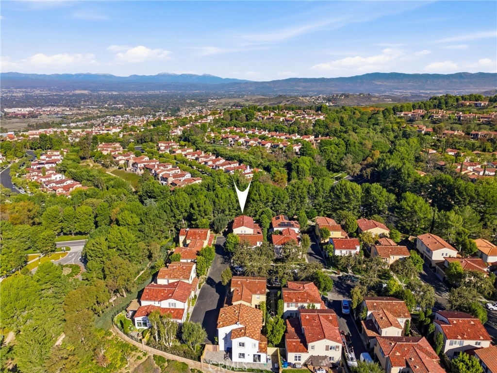 27 Gardenpath Irvine, CA 92603 - Photo 30 of 34 an aerial view of multiple house