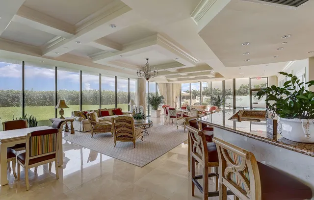 $1,750,000 | 800 Ocean Drive, Unit 204, Juno Beach, FL 33408