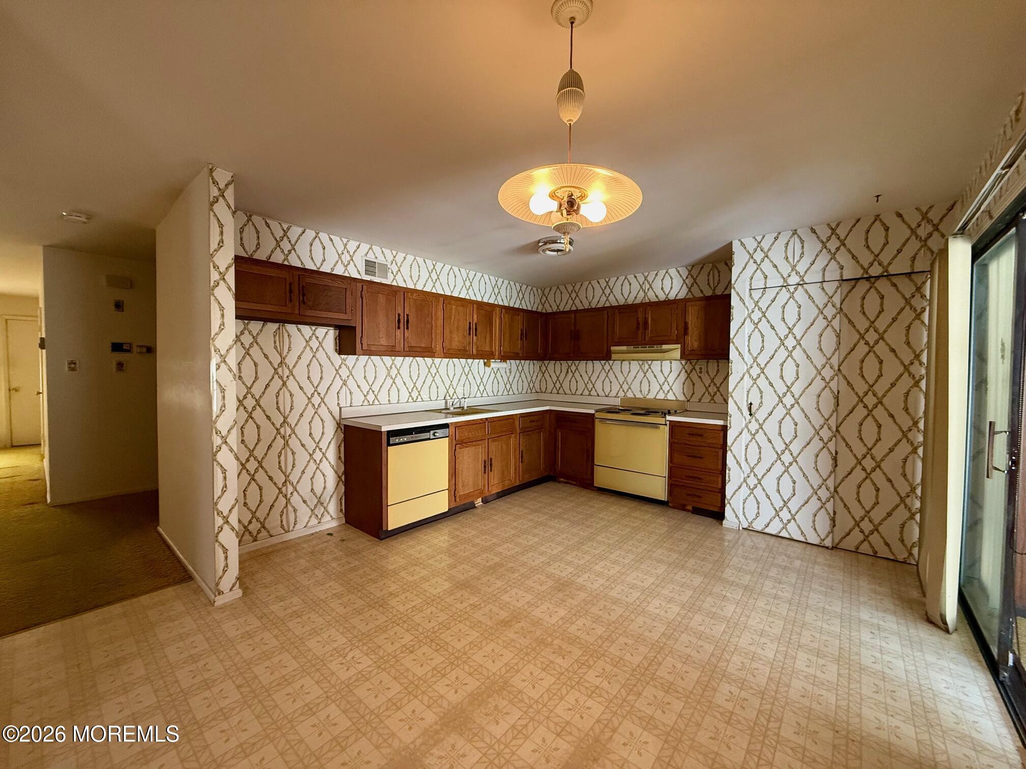 93 Halls Croft Road, Unit B Freehold, NJ 07728 - Photo 12 of 23 IMG_8721