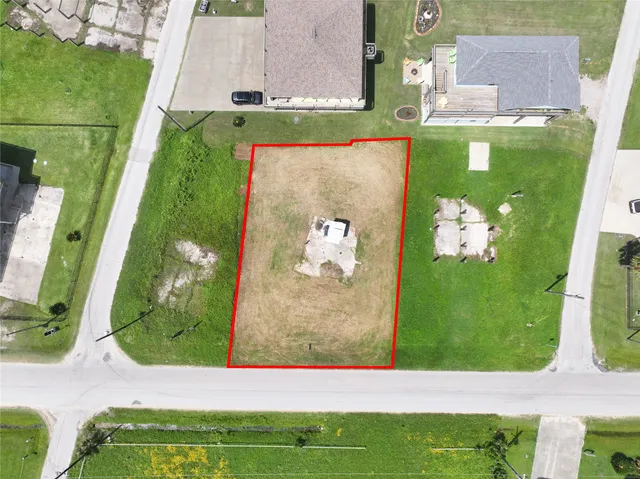 $159,900 | 865 South Crystal Beach Road, Crystal Beach, TX 77650