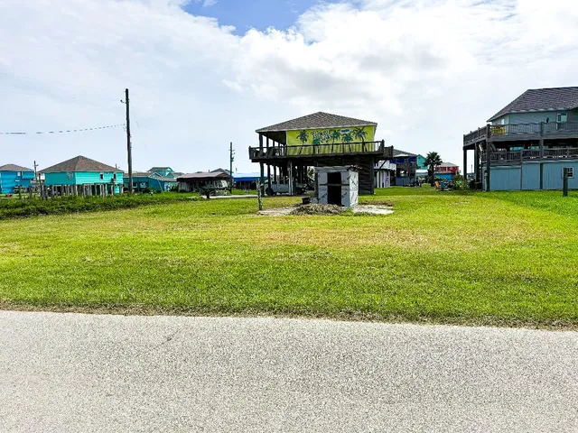 $159,900 | 865 South Crystal Beach Road, Crystal Beach, TX 77650