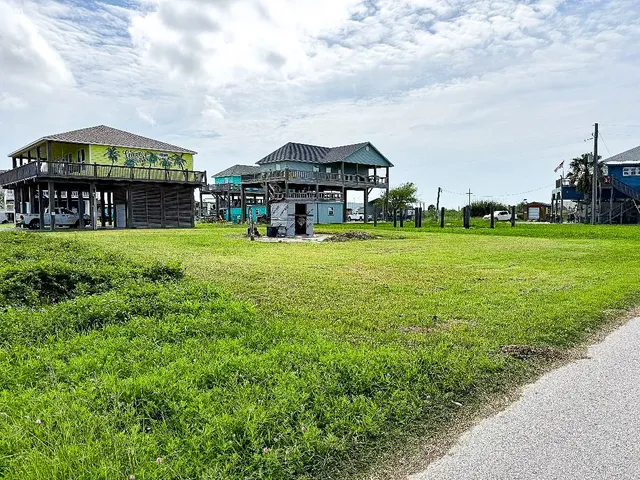 $159,900 | 865 South Crystal Beach Road, Crystal Beach, TX 77650