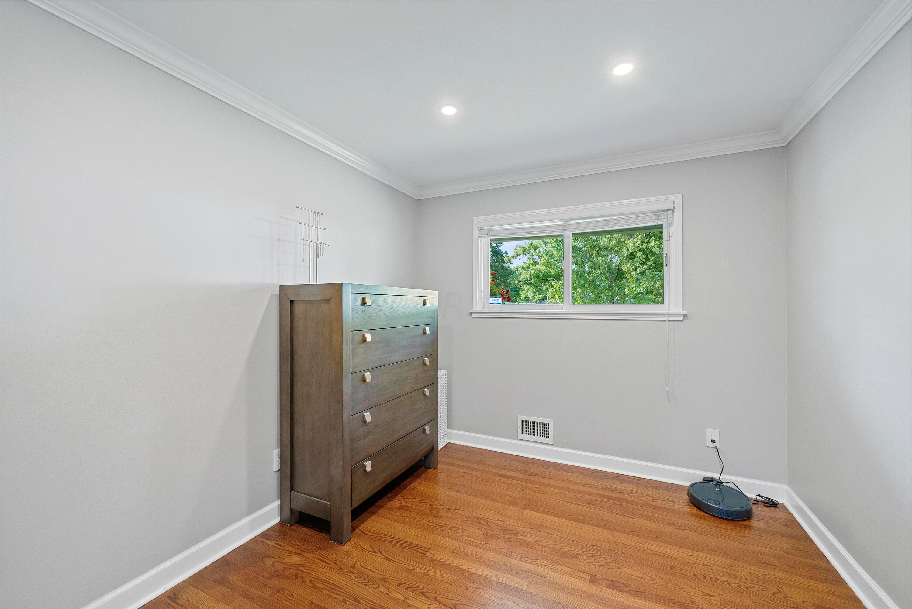 2731 Cranford Road Columbus, OH 43221 - Photo 25 of 41 Second Bedroom