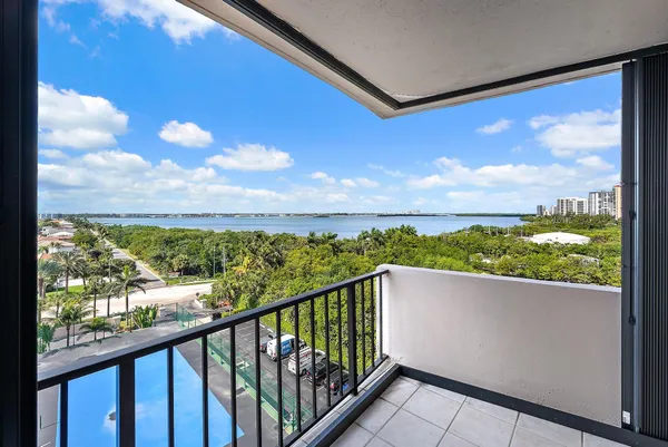 $649,000 | 4200 North Ocean Drive, Unit 2705, Singer Island, FL 33404