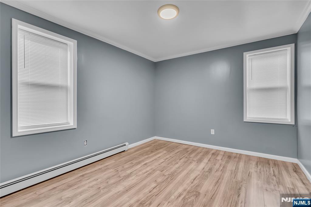 537 Scotland Road, Unit 2 Orange, NJ 07050 - Photo 7 of 17 an empty room with window