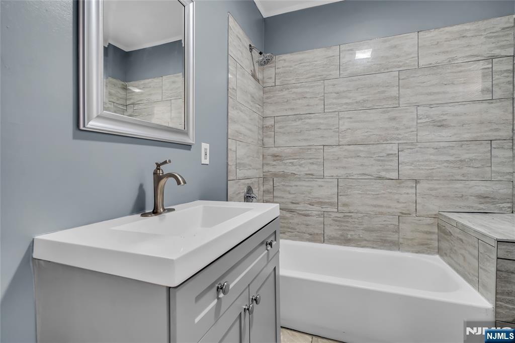 537 Scotland Road, Unit 2 Orange, NJ 07050 - Photo 8 of 17 a bathroom with a sink and a bathtub