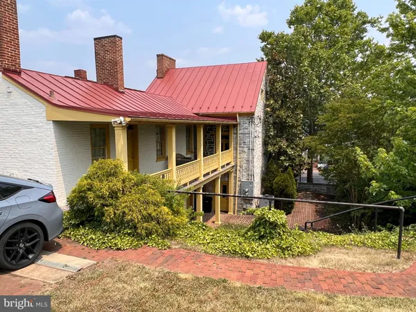 $1,700 | 15 South Braddock Street, Winchester, VA 22601