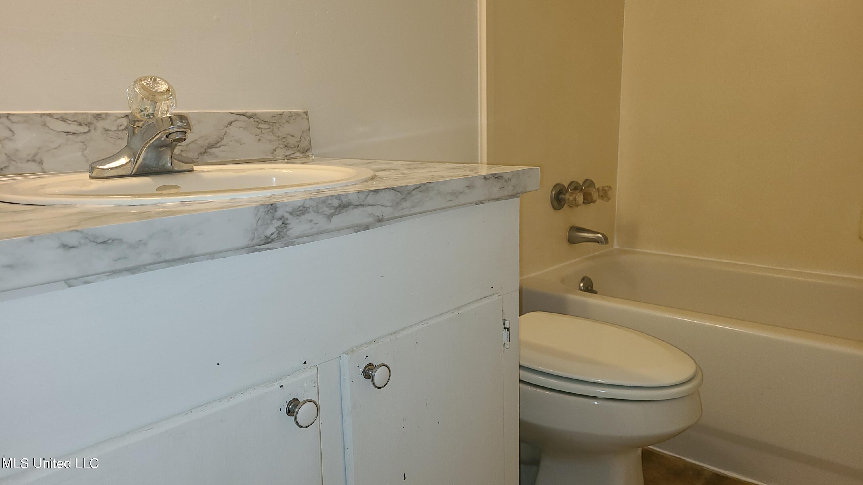 119 St Augustine Drive Madison, MS 39110 - Photo 18 of 23 Second Bath 02