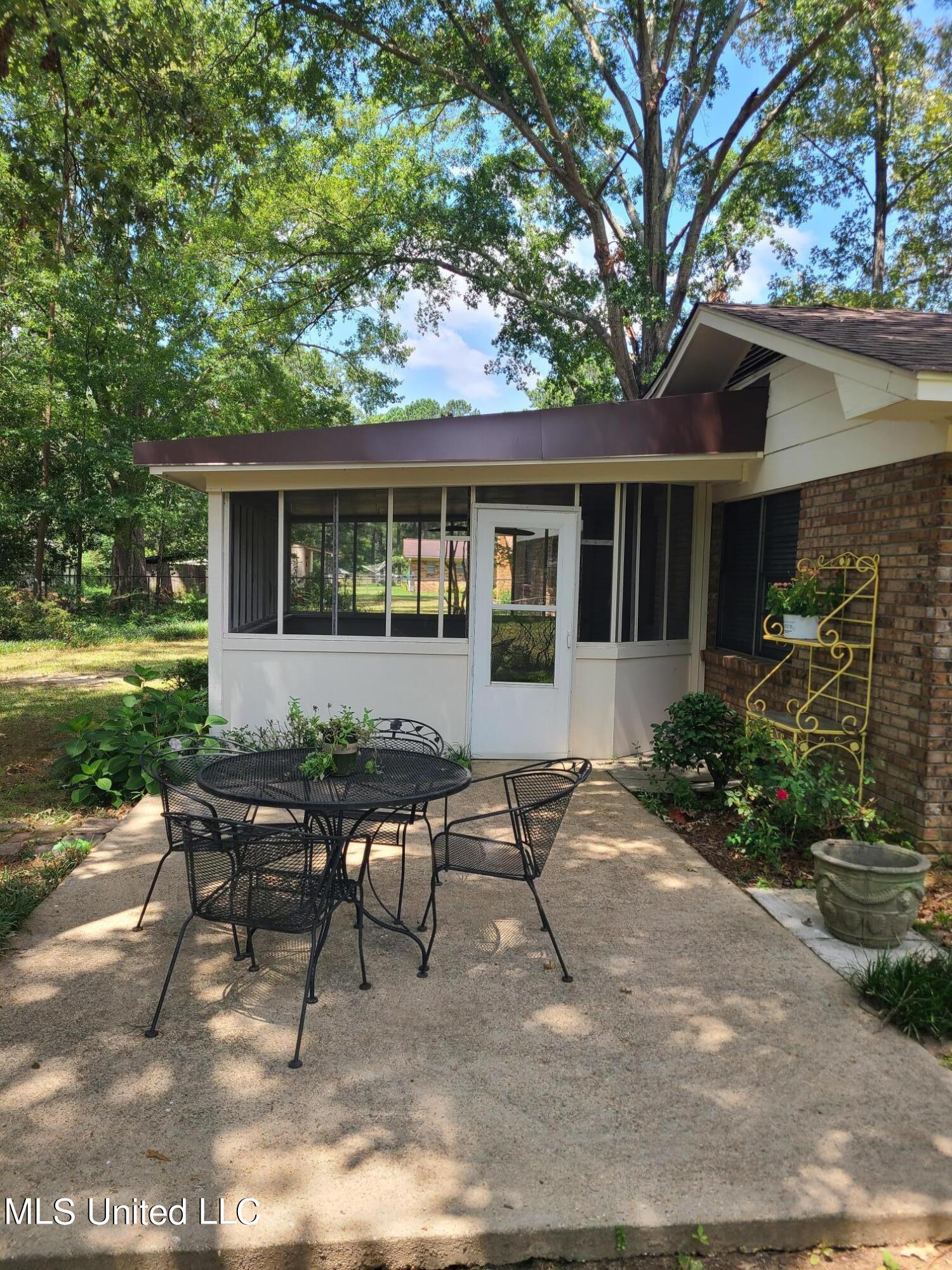 119 St Augustine Drive Madison, MS 39110 - Photo 4 of 23 Patio and Screened Porch