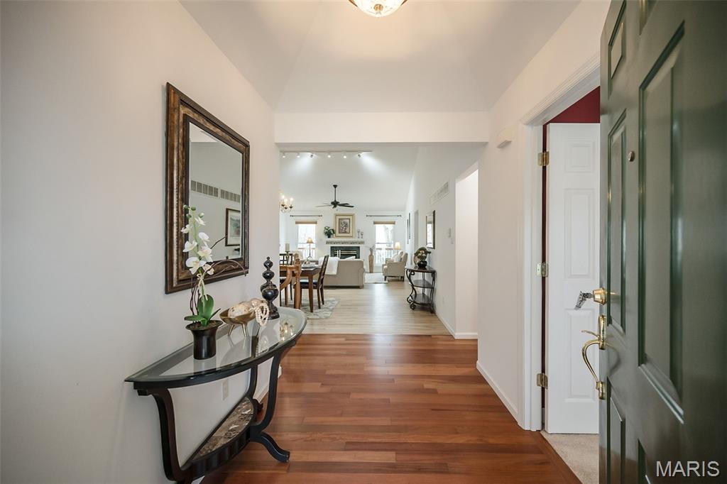 857 Braefield Court Chesterfield, MO 63017 - Photo 2 of 36