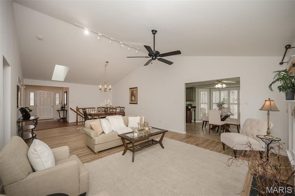 857 Braefield Court Chesterfield, MO 63017 - Photo 7 of 36