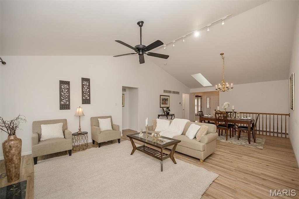 857 Braefield Court Chesterfield, MO 63017 - Photo 8 of 36