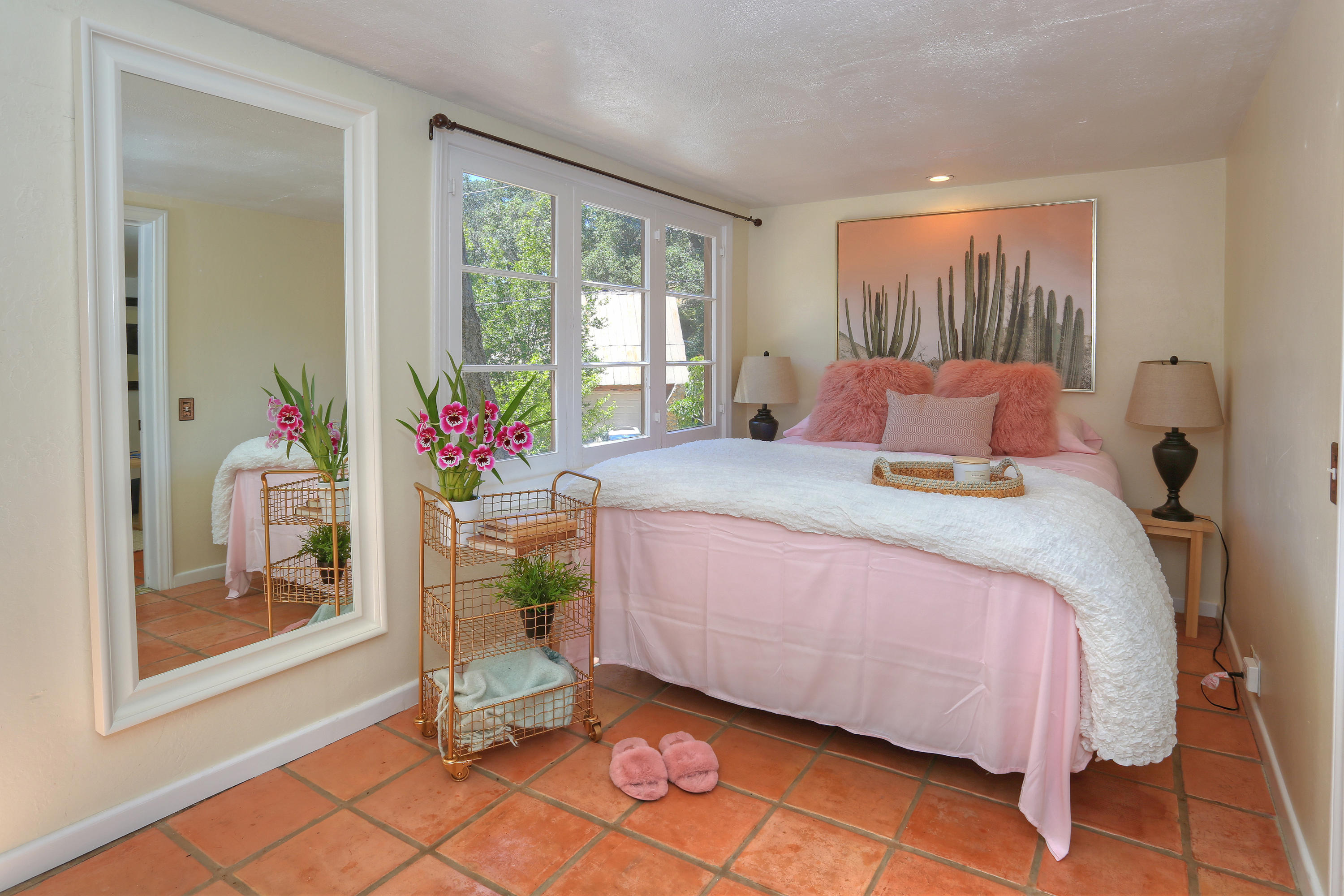 4844 Glenn Road Santa Barbara, CA 93105 - Photo 11 of 14 Downstairs Bedroom w: window