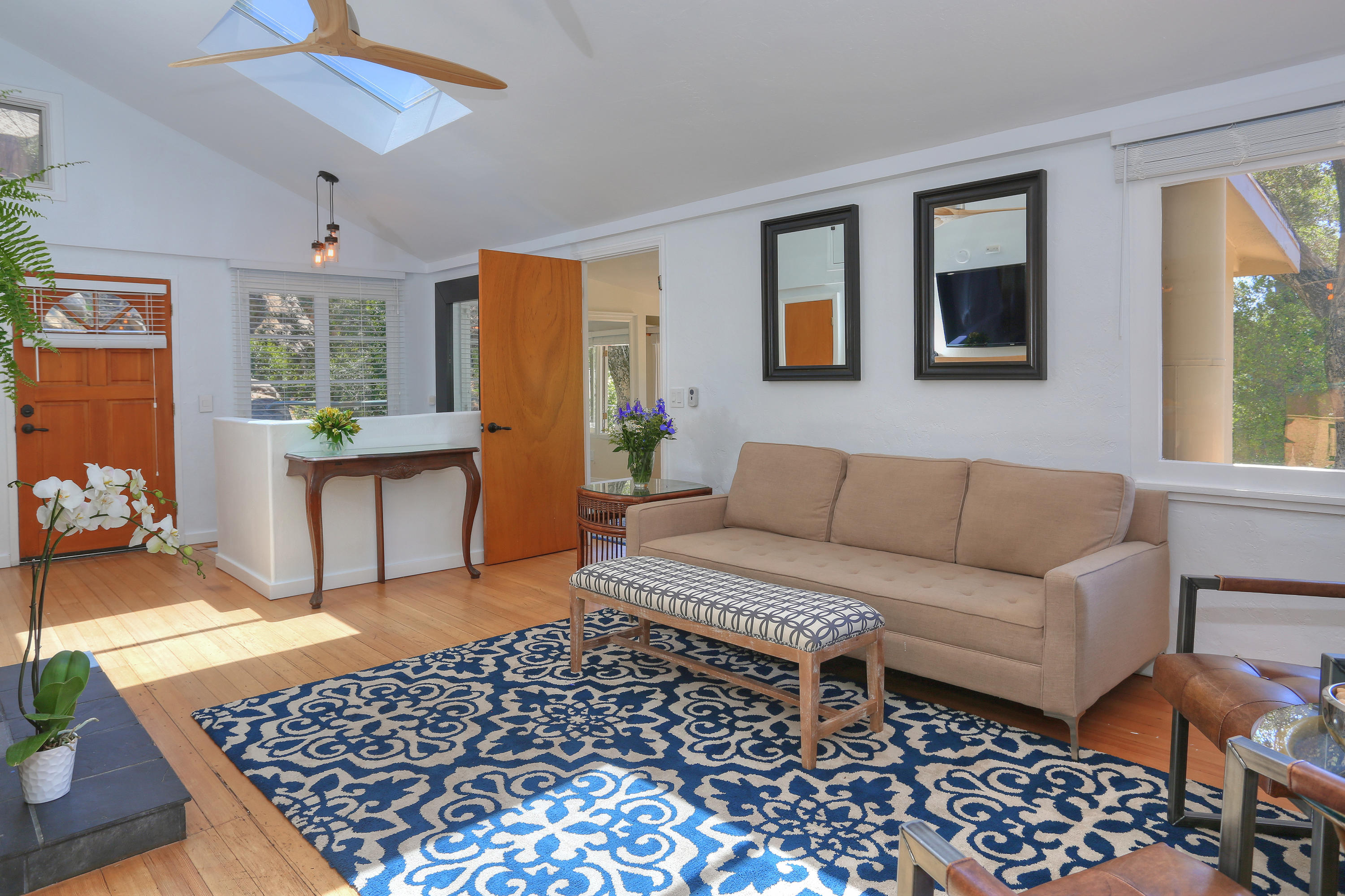 4844 Glenn Road Santa Barbara, CA 93105 - Photo 6 of 14 Living room front door