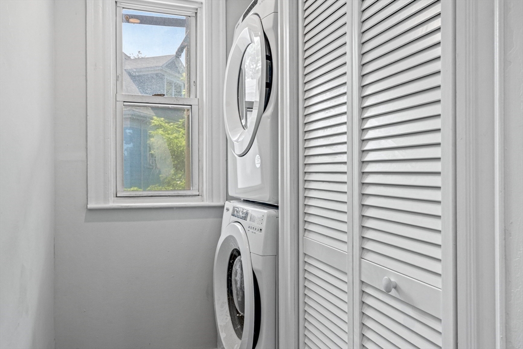 79 Pleasant Street Boston, MA 02125 - Photo 20 of 34 a utility room with dryer and washer