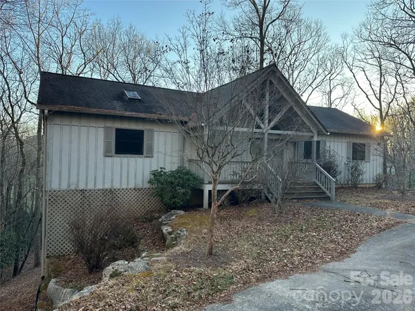 $533,700 | 94 Blackberry Trail, Sapphire, NC 28774