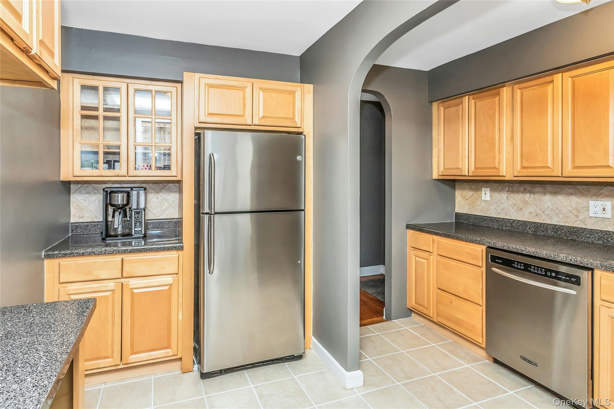 8 Welwyn Road, Unit 2F Great Neck, NY 11021 - Photo 9 of 23