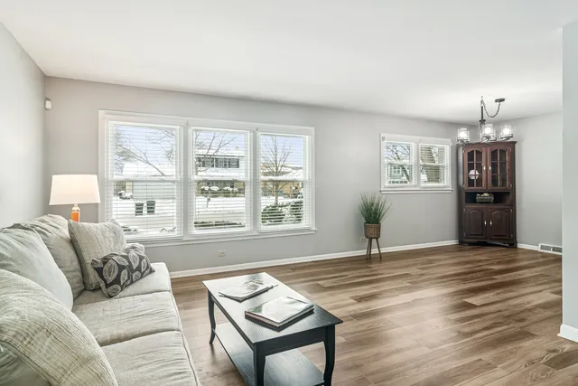 $530,000 | 1115 East Orchard Street, Arlington Heights, IL 60005