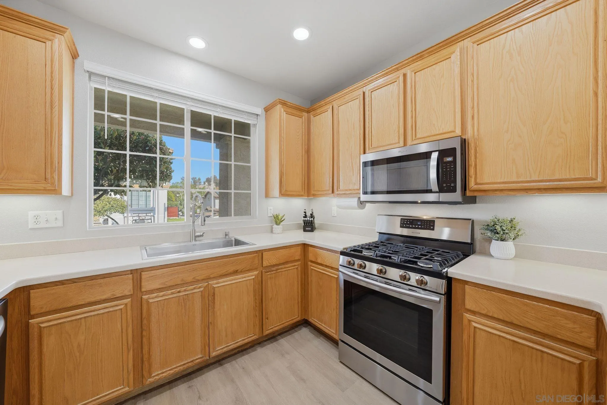 8530 Conrad Court Santee, CA 92071 - Photo 7 of 28