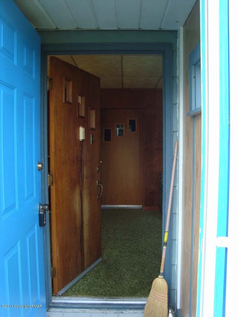 206 Cartwright Road Blakeslee, PA 18610 - Photo 12 of 23 Entrance
