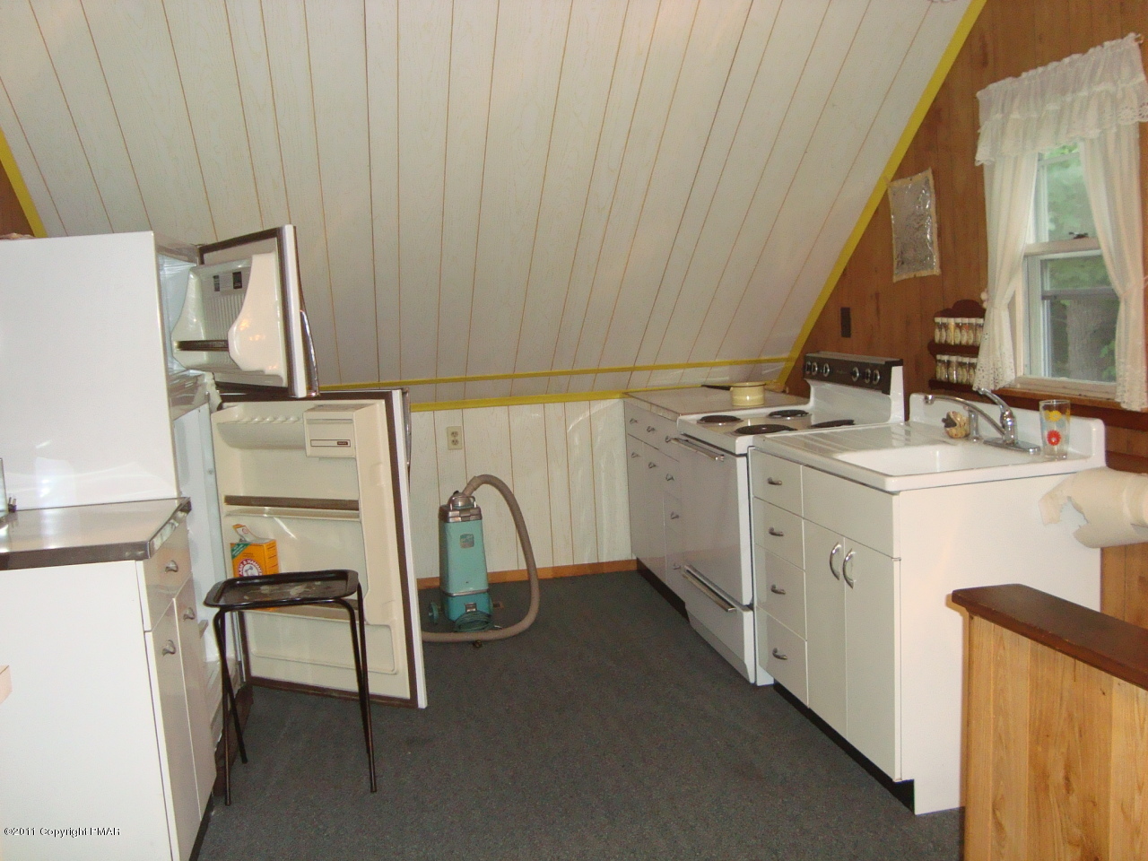 206 Cartwright Road Blakeslee, PA 18610 - Photo 3 of 23 kitchen