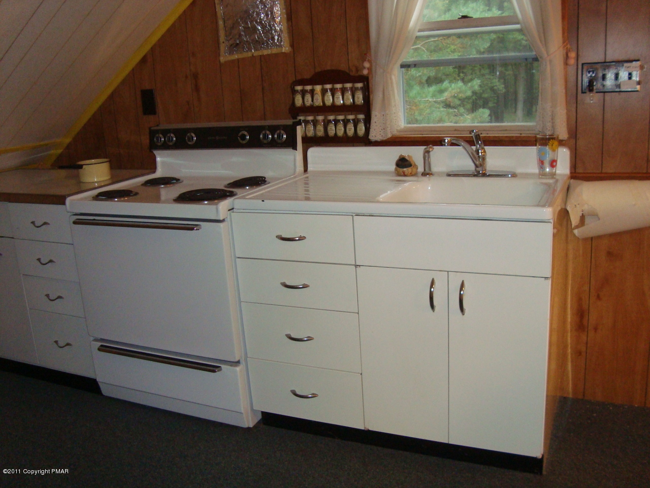 206 Cartwright Road Blakeslee, PA 18610 - Photo 4 of 23 kitchen2