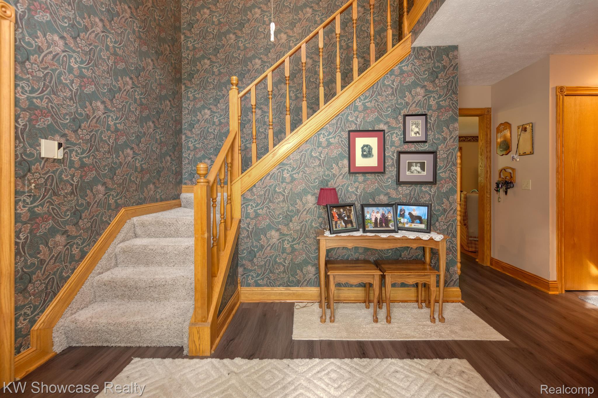 934 County Farm Road Howell, MI 48843 - Photo 10 of 36 2 story foyer