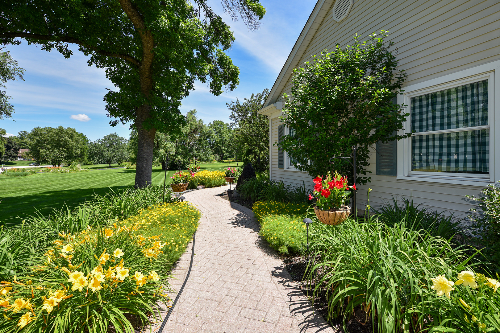 381 Grayfriars Lane Inverness, IL 60067 - Photo 24 of 37