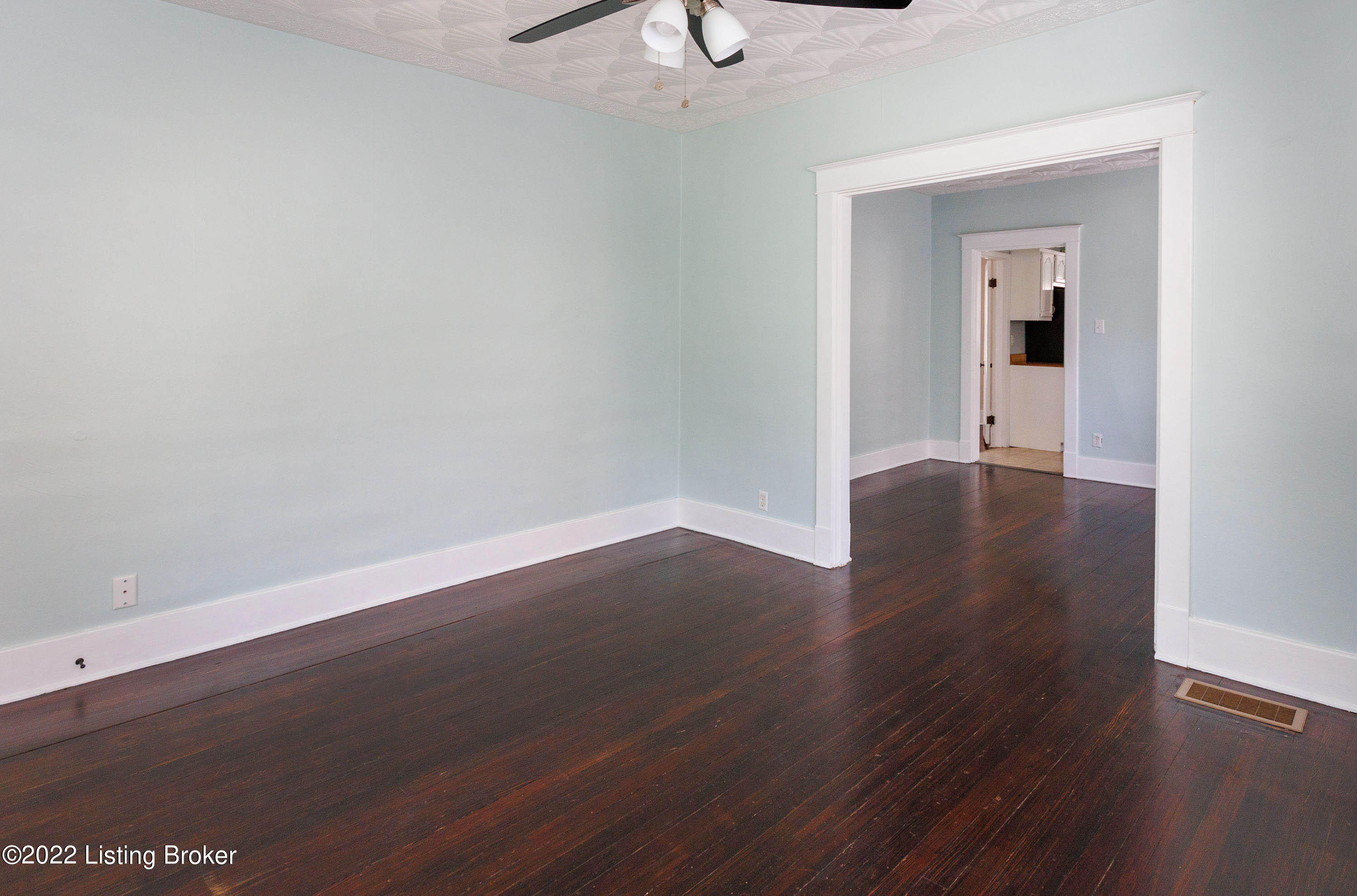 605 Edith Road Louisville, KY 40206 - Photo 7 of 38 007