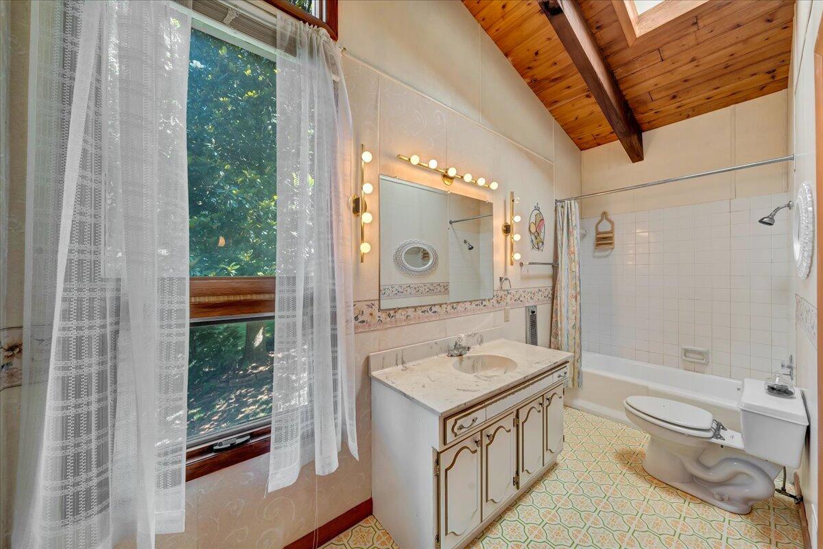 793 Highland Lake Road Union Hall, VA 24176 - Photo 19 of 44 Entry level Bath