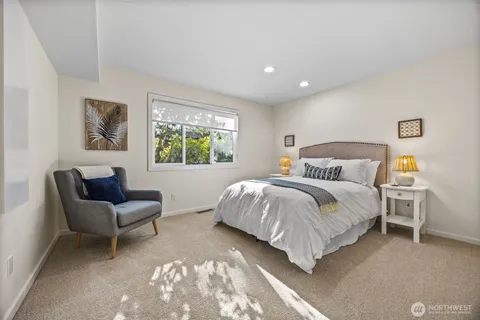 $850,000 | 17442 Northeast 40th Place, Unit D3, Redmond, WA 98052