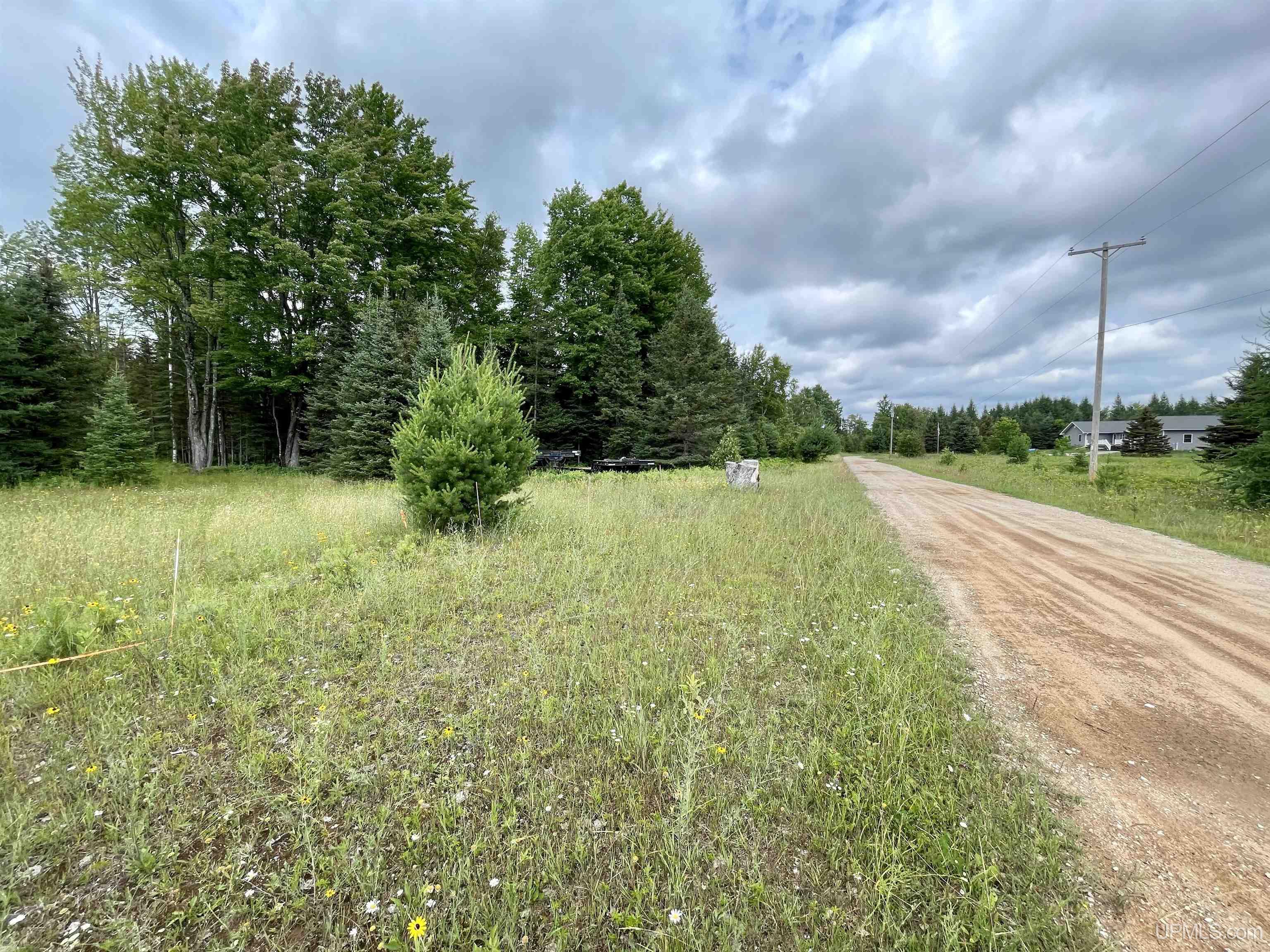 27.5 27.5 Road Gladstone, MI 49837 - Photo 1 of 7