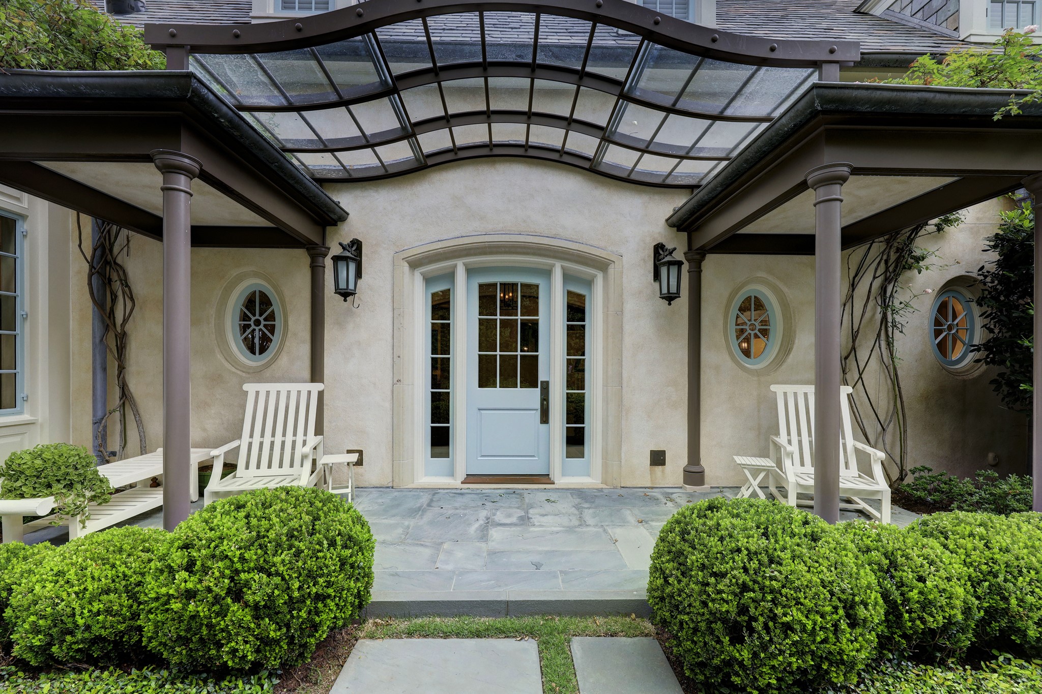 3 Briarwood Court Houston, TX 77019 - Photo 23 of 50 The Porch off the side entry.