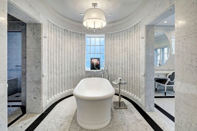 $23,500,000 | 3 Briarwood Court, Houston, TX 77019