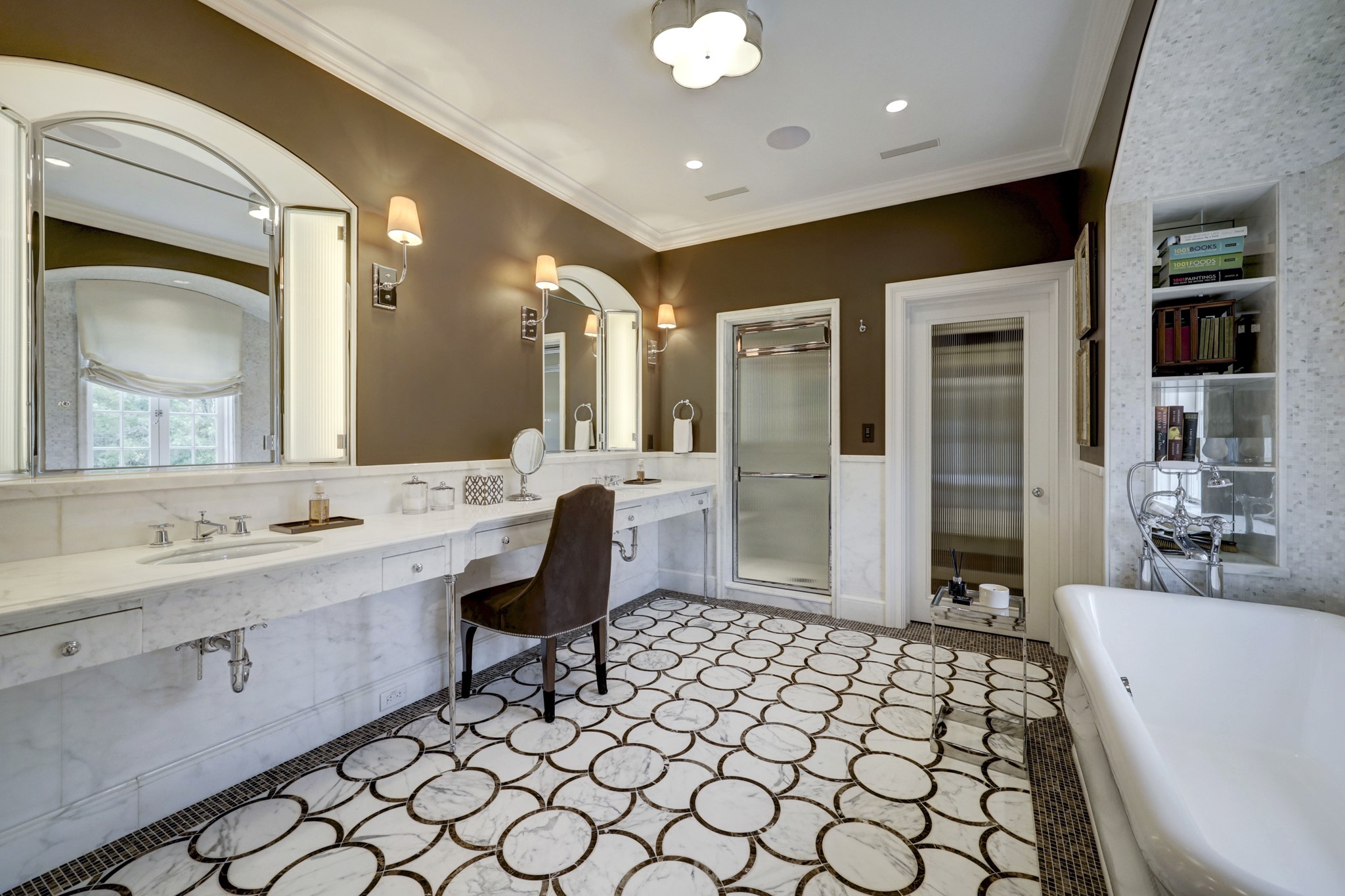 3 Briarwood Court Houston, TX 77019 - Photo 38 of 50 The Guest Suite Bath with double sinks, soaking tub, separate shower and private water closet.