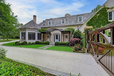 $23,500,000 | 3 Briarwood Court, Houston, TX 77019