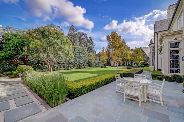 $23,500,000 | 3 Briarwood Court, Houston, TX 77019