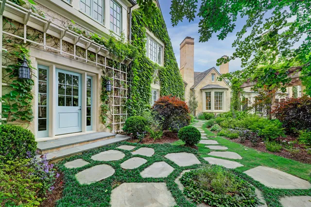 $23,500,000 | 3 Briarwood Court, Houston, TX 77019